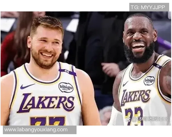 勇士与雷霆首场对决精彩回顾及赛后分析